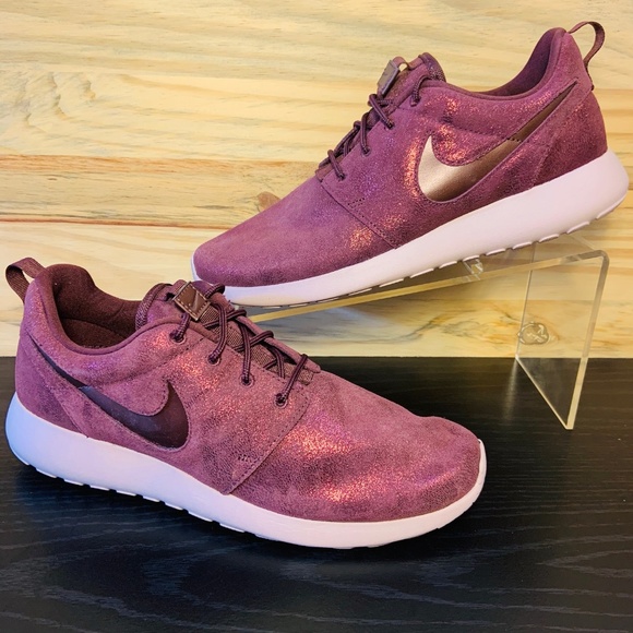 deep purple nike shoes